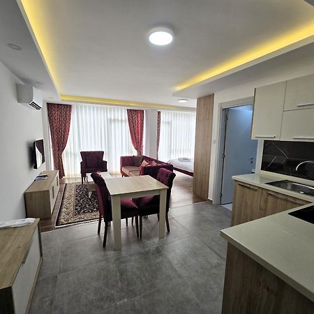Nurel Shark Residence ไคริเนีย ภายนอก รูปภาพ