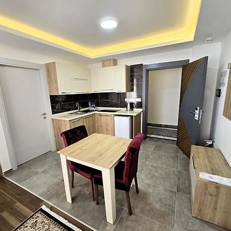Nurel Shark Residence ไคริเนีย ภายนอก รูปภาพ