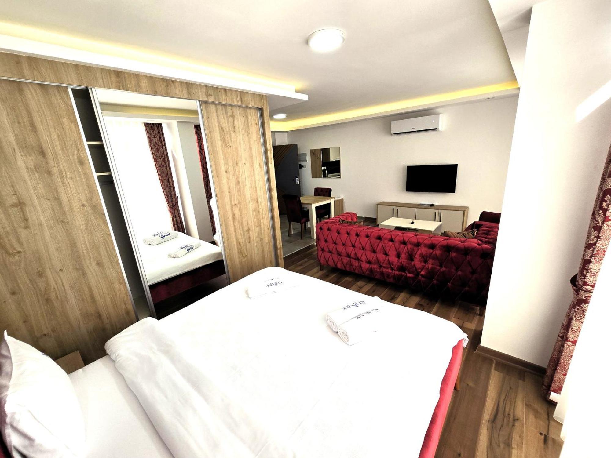 Nurel Shark Residence ไคริเนีย ภายนอก รูปภาพ