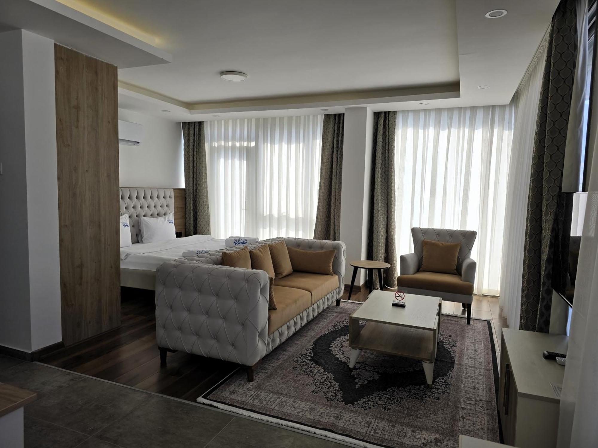 Nurel Shark Residence ไคริเนีย ภายนอก รูปภาพ