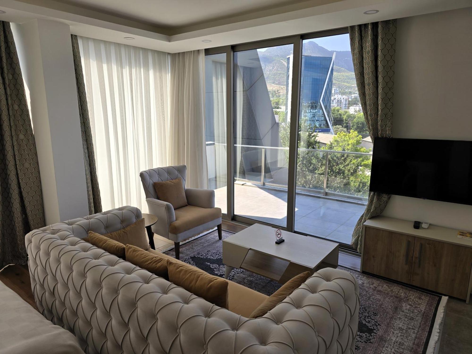Nurel Shark Residence ไคริเนีย ภายนอก รูปภาพ