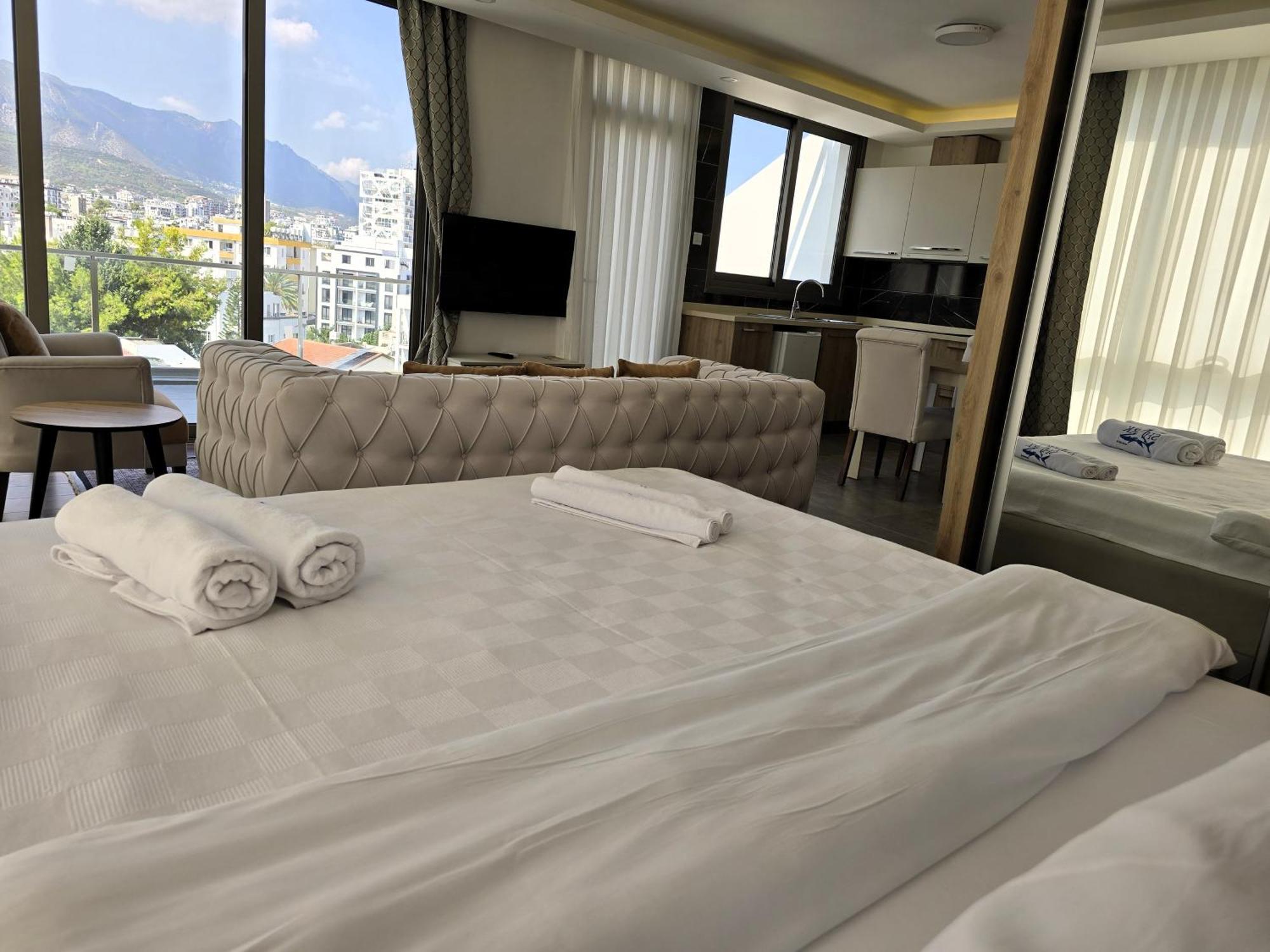 Nurel Shark Residence ไคริเนีย ภายนอก รูปภาพ