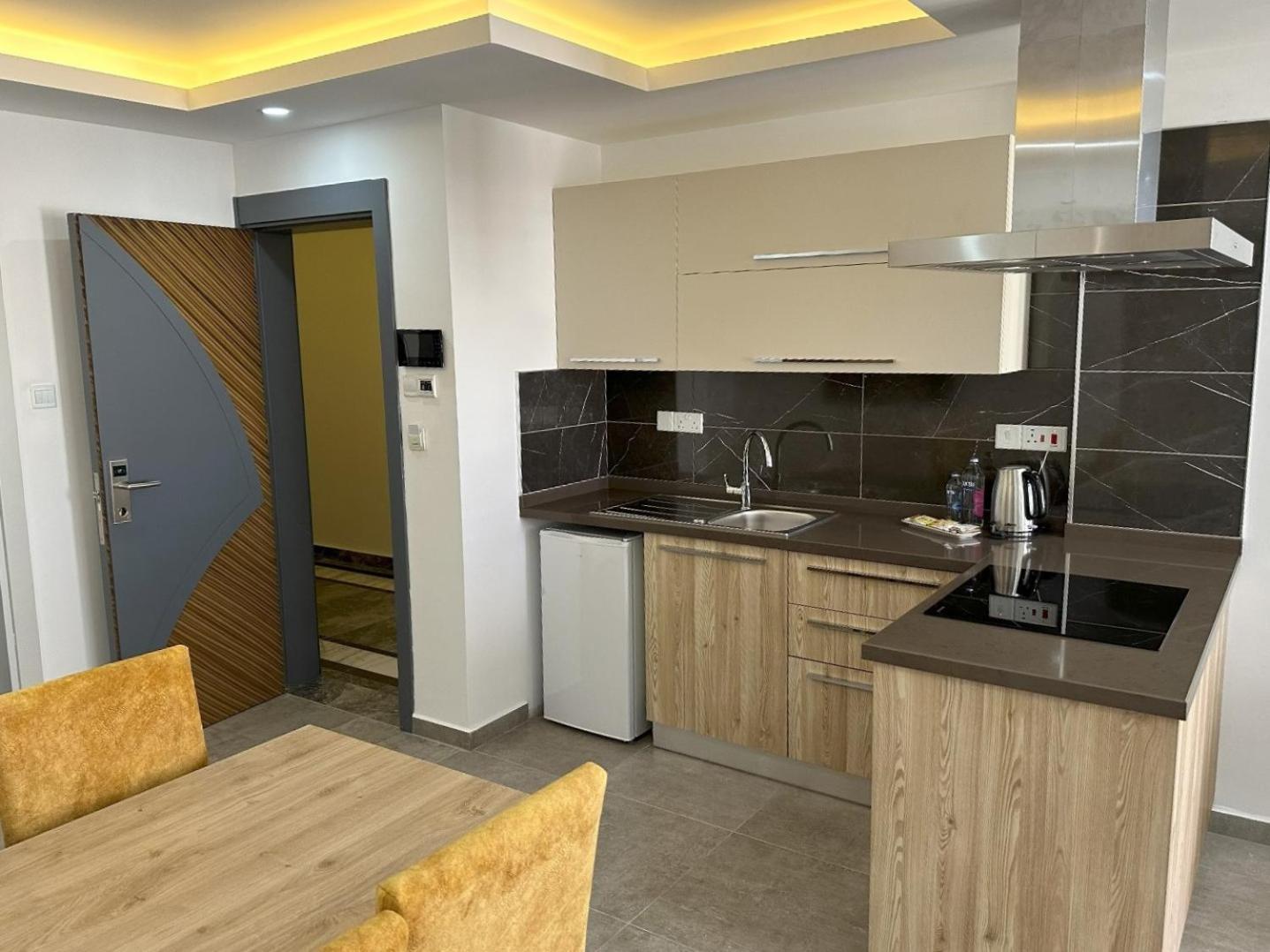 Nurel Shark Residence ไคริเนีย ภายนอก รูปภาพ