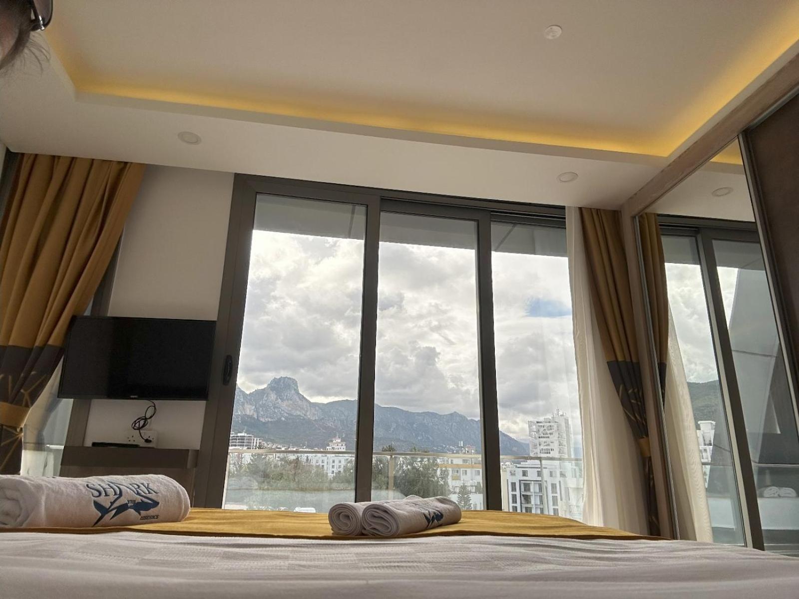 Nurel Shark Residence ไคริเนีย ภายนอก รูปภาพ