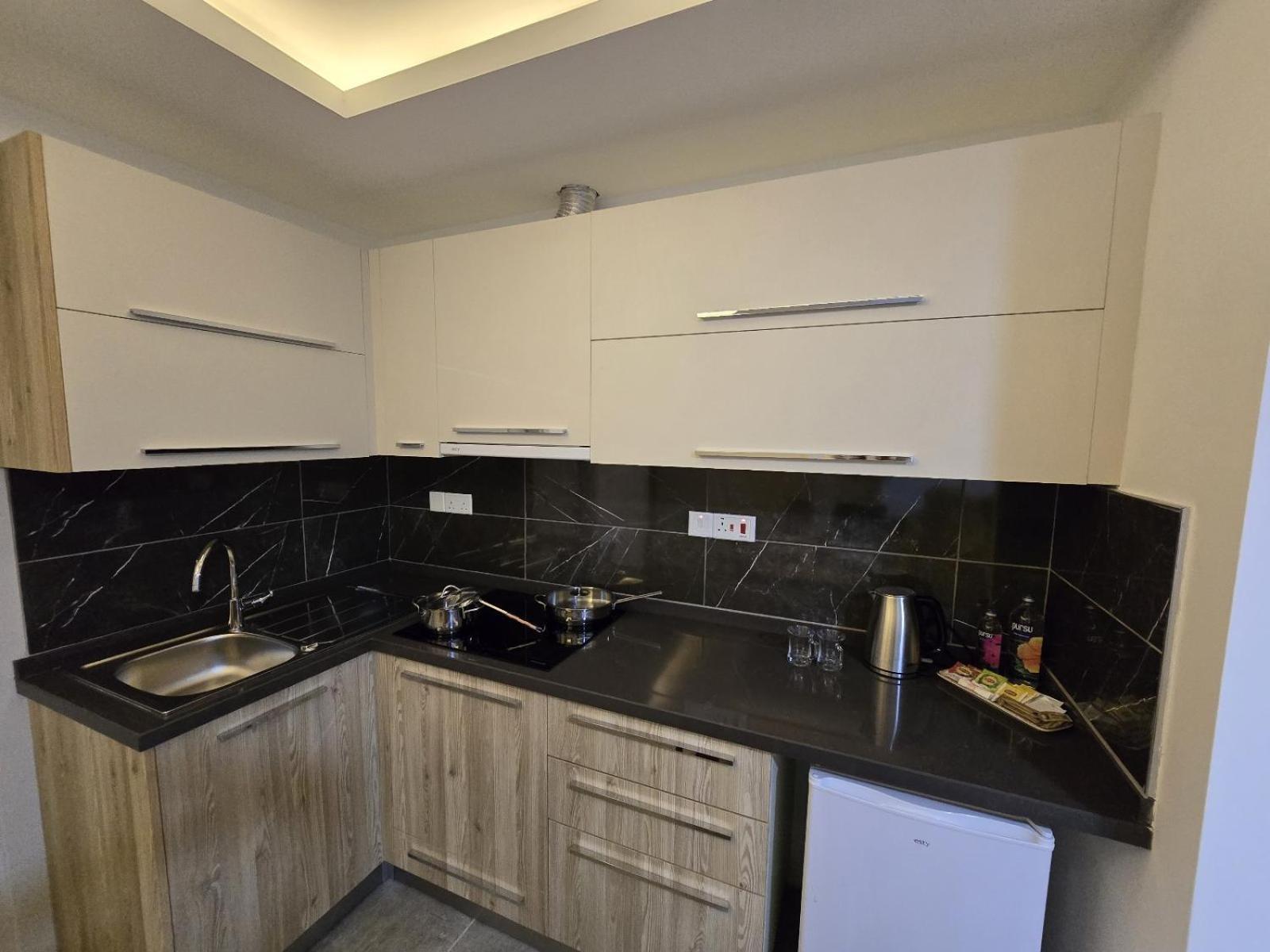 Nurel Shark Residence ไคริเนีย ภายนอก รูปภาพ